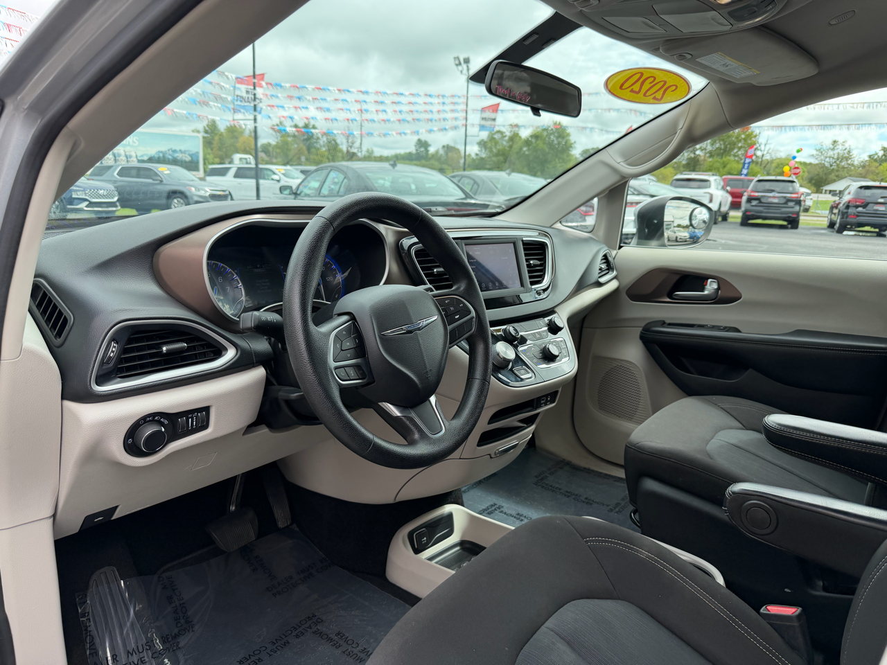 2020 Chrysler Voyager LX photo 11