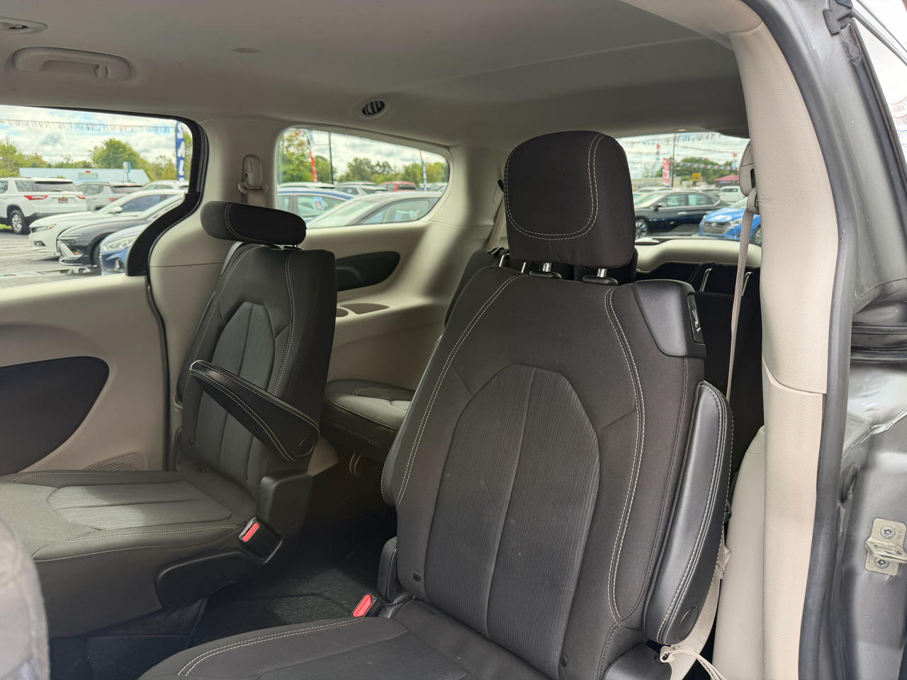 2020 Chrysler Voyager LX photo 15