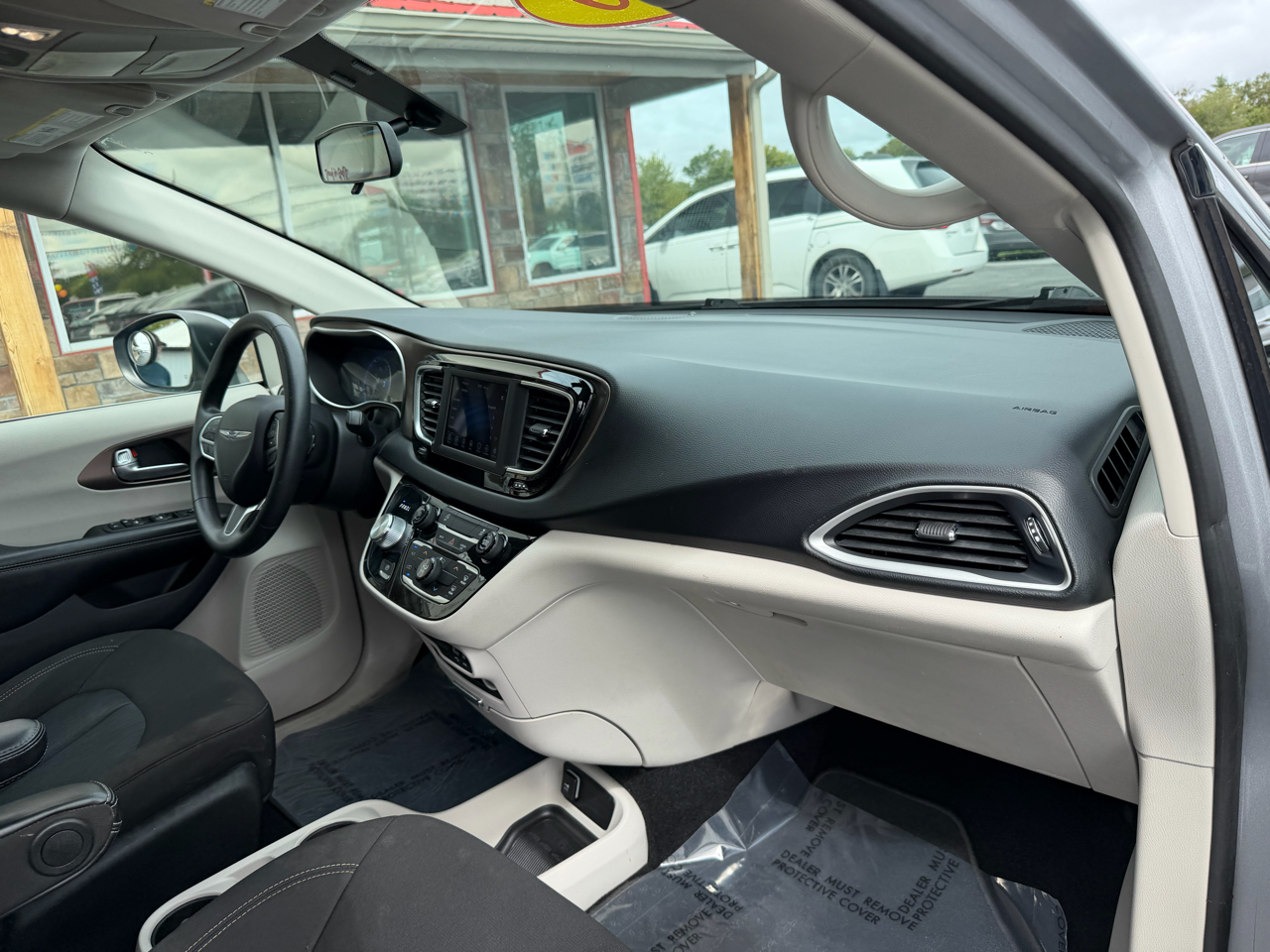 2020 Chrysler Voyager LX photo 21