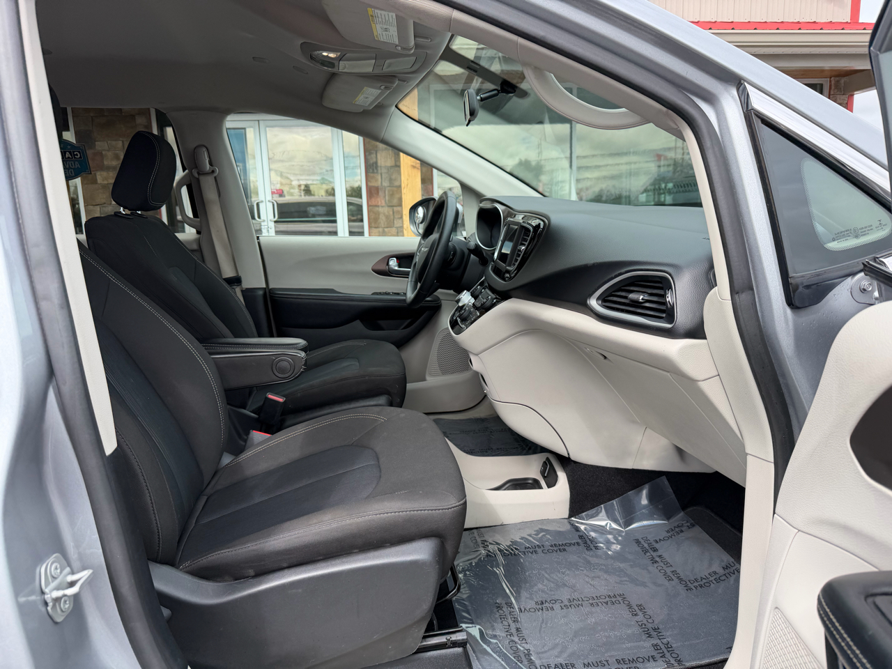 2020 Chrysler Voyager LX photo 22
