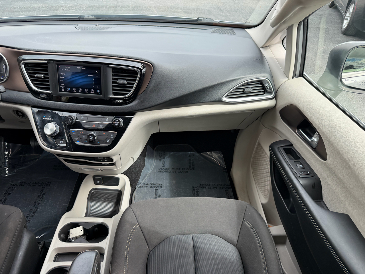 2020 Chrysler Voyager LX photo 23