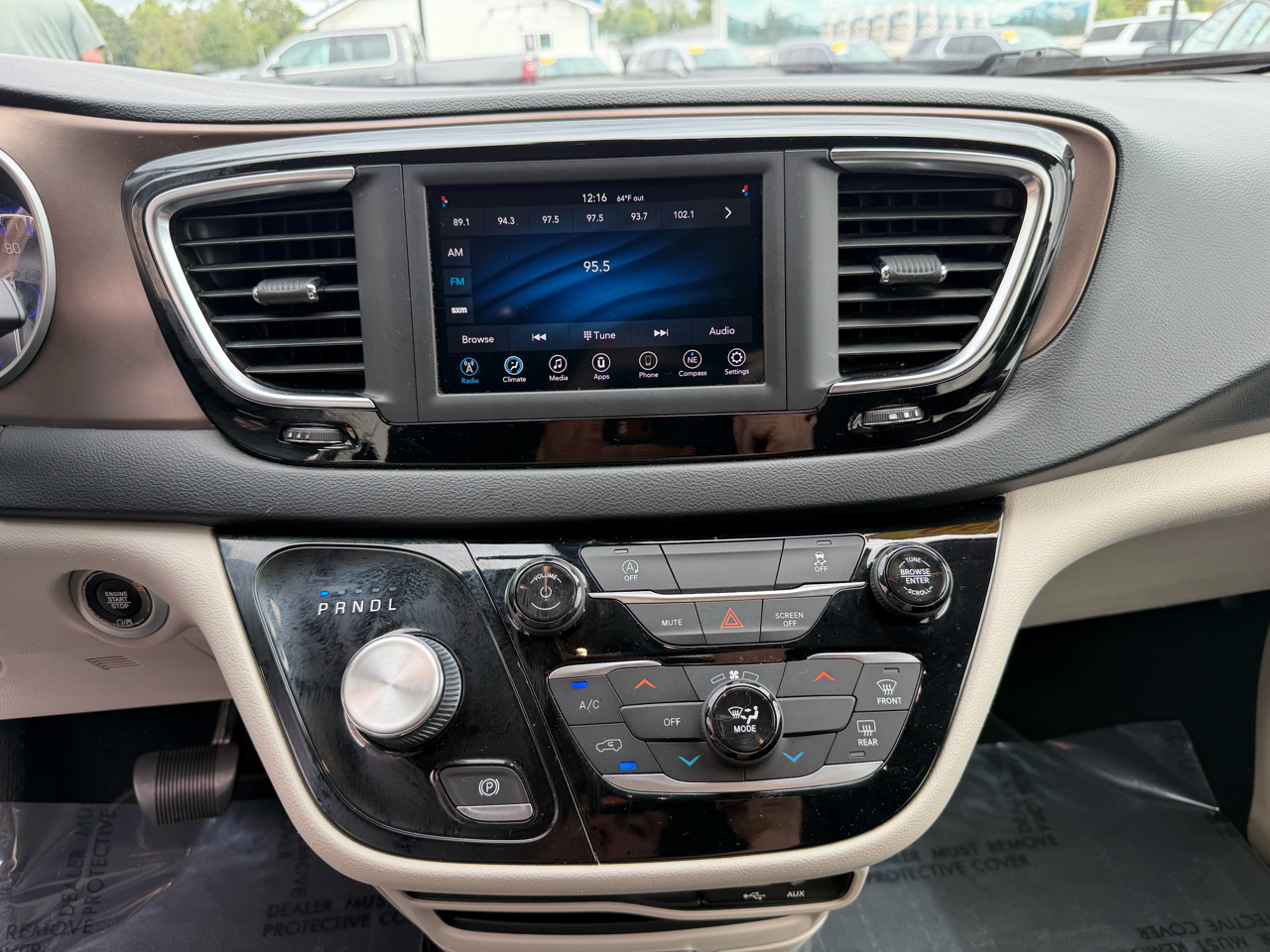 2020 Chrysler Voyager LX photo 27