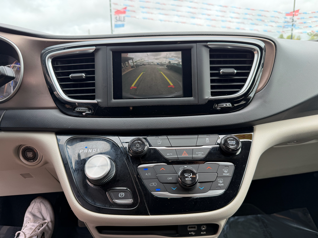 2020 Chrysler Voyager LX photo 28