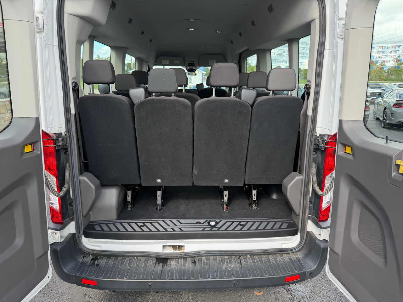 2021 Ford Transit Passenger XLT photo 3
