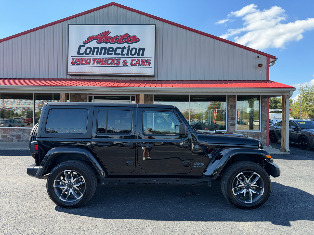 2024 Jeep Wrangler 4xe photo 2