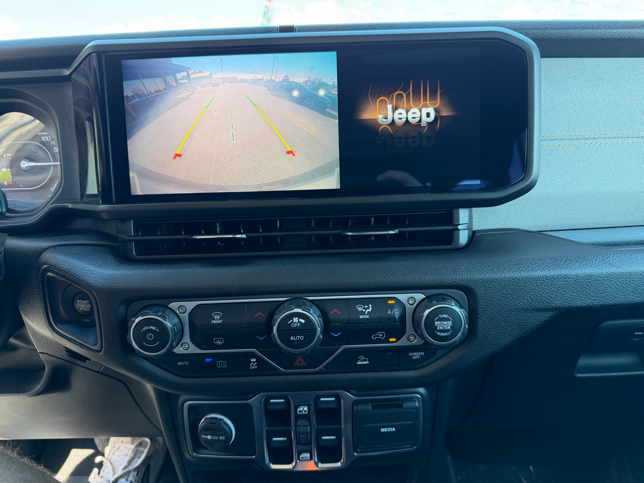 2024 Jeep Wrangler 4xe photo 25