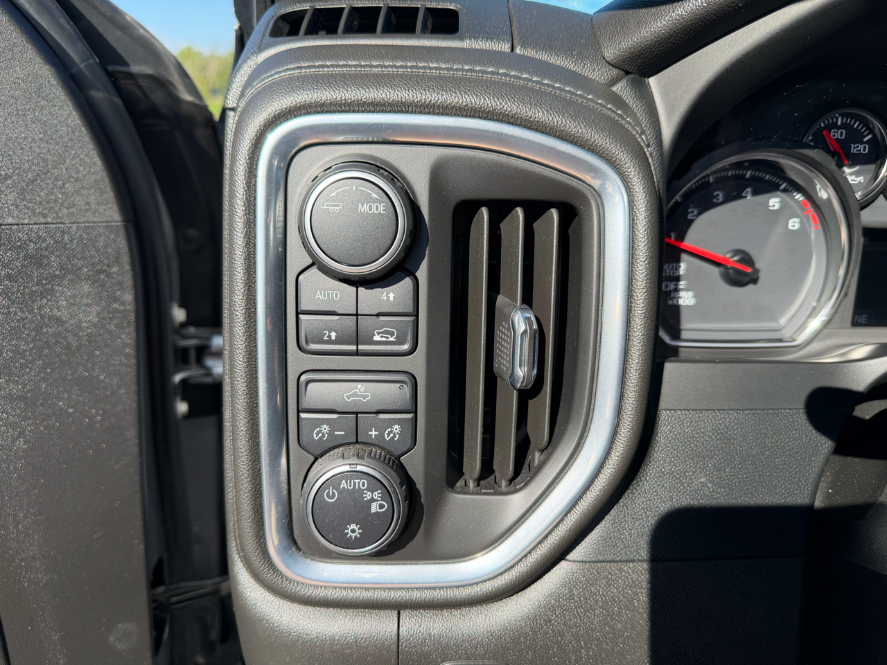 2022 Chevrolet Silverado 1500 LT photo 21