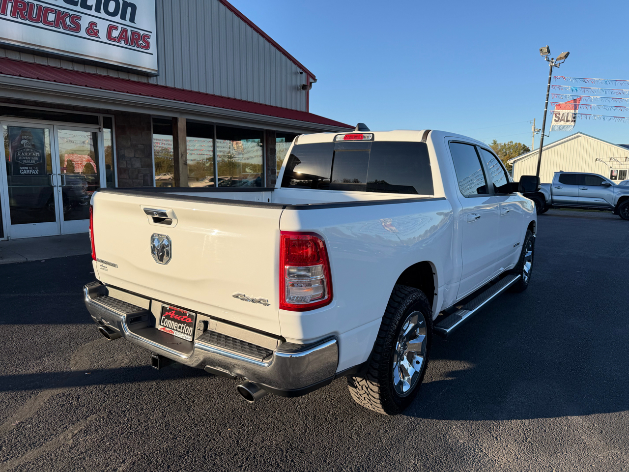 RAM 1500 Big Horn 4x4 Crew Cab 5'7" Box 2020 RAM 1500 Big Horn 4x4 Crew Cab 5'7" Box 2020