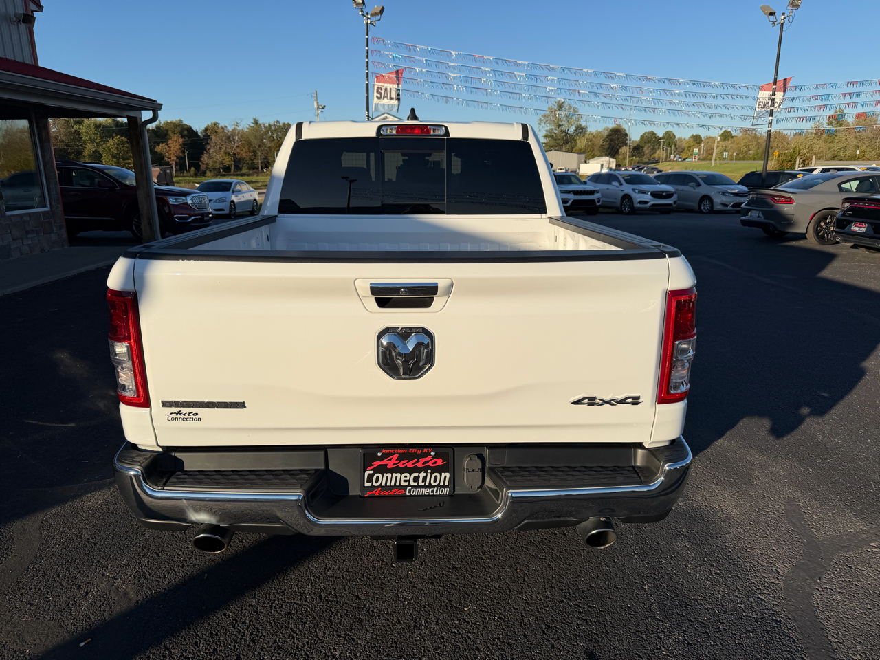 RAM 1500 Big Horn 4x4 Crew Cab 5'7" Box 2020 RAM 1500 Big Horn 4x4 Crew Cab 5'7" Box 2020