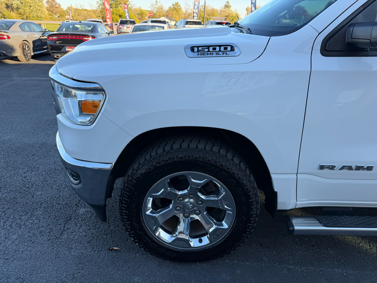 RAM 1500 Big Horn 4x4 Crew Cab 5'7" Box 2020 RAM 1500 Big Horn 4x4 Crew Cab 5'7" Box 2020