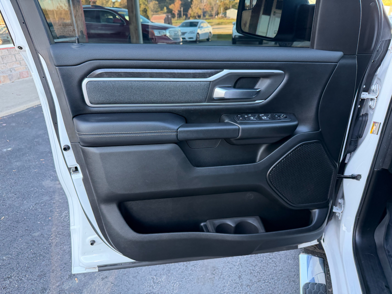 RAM 1500 Big Horn 4x4 Crew Cab 5'7" Box 2020 RAM 1500 Big Horn 4x4 Crew Cab 5'7" Box 2020