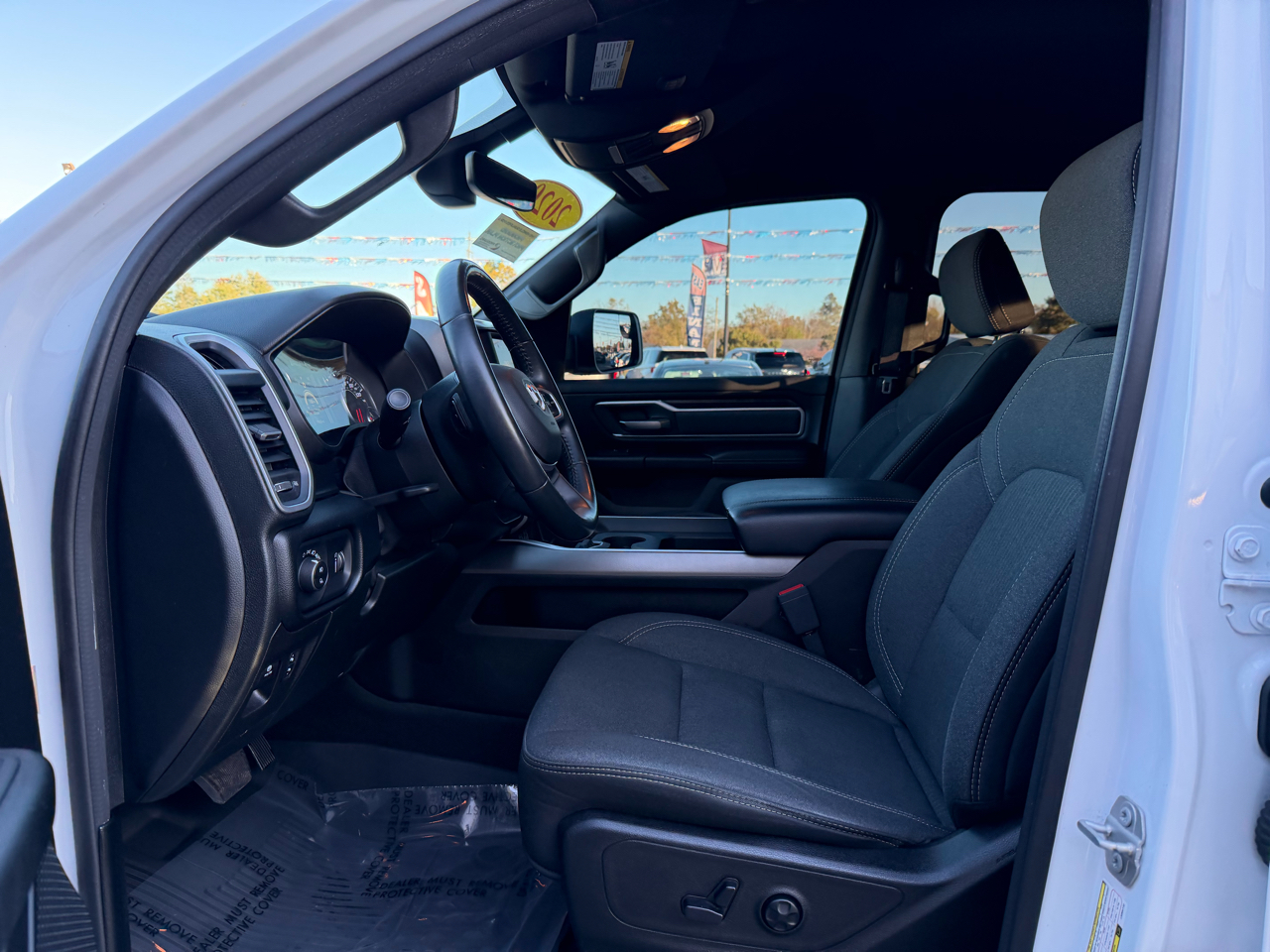 RAM 1500 Big Horn 4x4 Crew Cab 5'7" Box 2020 RAM 1500 Big Horn 4x4 Crew Cab 5'7" Box 2020