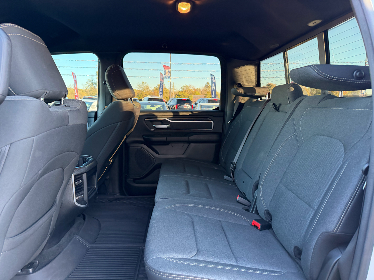 RAM 1500 Big Horn 4x4 Crew Cab 5'7" Box 2020 RAM 1500 Big Horn 4x4 Crew Cab 5'7" Box 2020