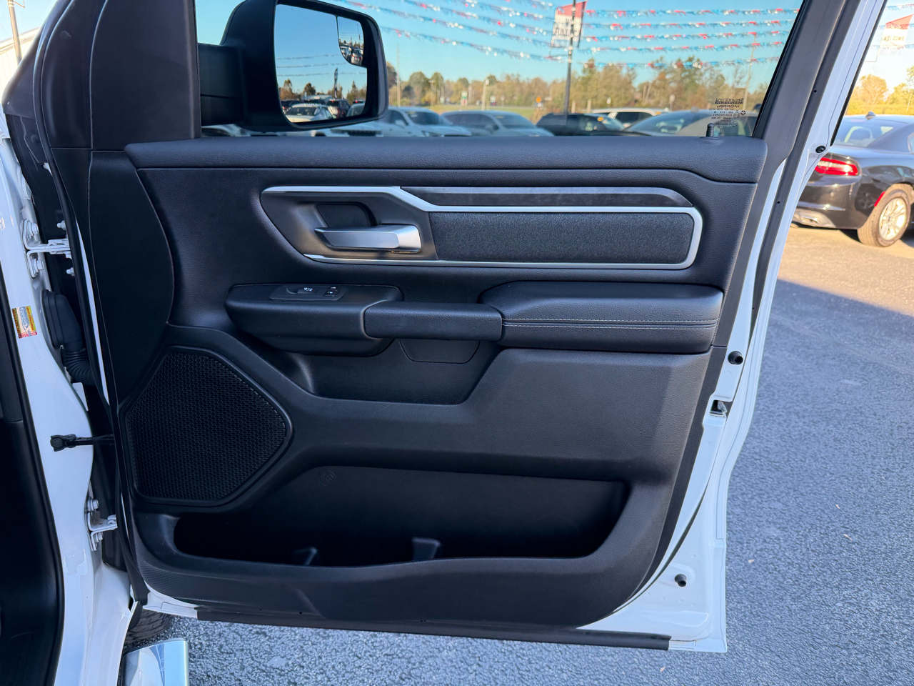 RAM 1500 Big Horn 4x4 Crew Cab 5'7" Box 2020 RAM 1500 Big Horn 4x4 Crew Cab 5'7" Box 2020