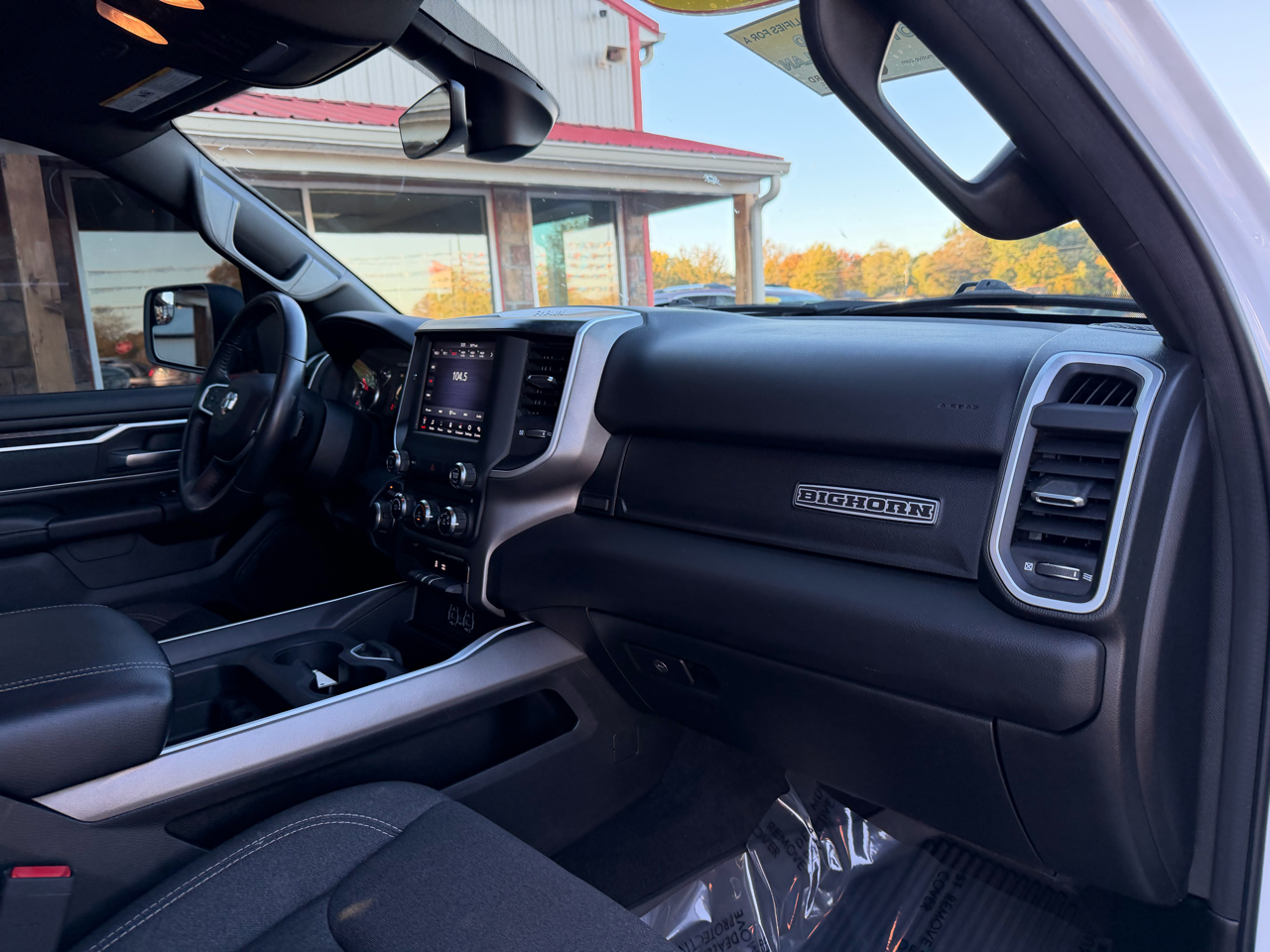 RAM 1500 Big Horn 4x4 Crew Cab 5'7" Box 2020 RAM 1500 Big Horn 4x4 Crew Cab 5'7" Box 2020