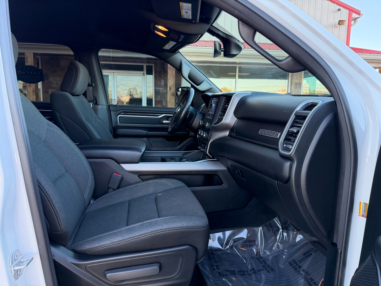 RAM 1500 Big Horn 4x4 Crew Cab 5'7" Box 2020 RAM 1500 Big Horn 4x4 Crew Cab 5'7" Box 2020