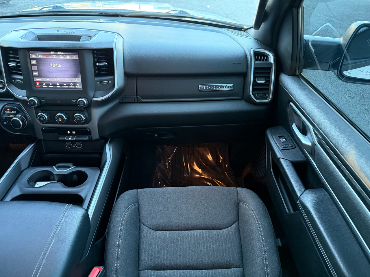 RAM 1500 Big Horn 4x4 Crew Cab 5'7" Box 2020 RAM 1500 Big Horn 4x4 Crew Cab 5'7" Box 2020