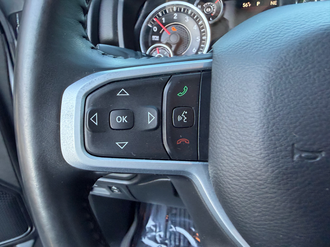 RAM 1500 Big Horn 4x4 Crew Cab 5'7" Box 2020 RAM 1500 Big Horn 4x4 Crew Cab 5'7" Box 2020