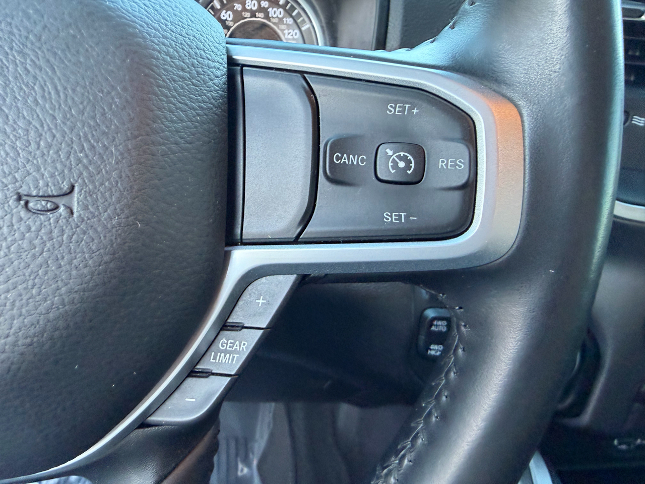 RAM 1500 Big Horn 4x4 Crew Cab 5'7" Box 2020 RAM 1500 Big Horn 4x4 Crew Cab 5'7" Box 2020