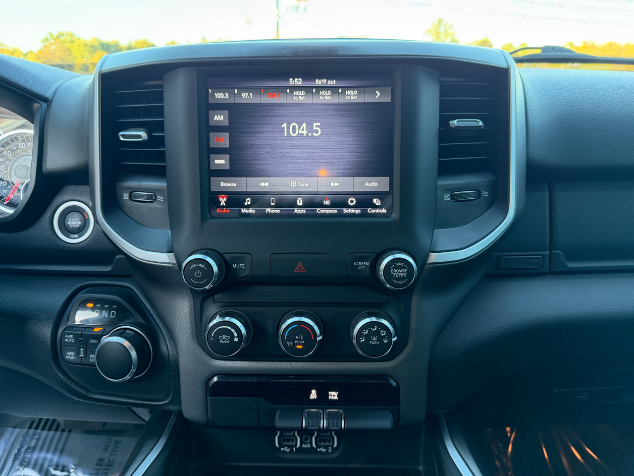 RAM 1500 Big Horn 4x4 Crew Cab 5'7" Box 2020 RAM 1500 Big Horn 4x4 Crew Cab 5'7" Box 2020