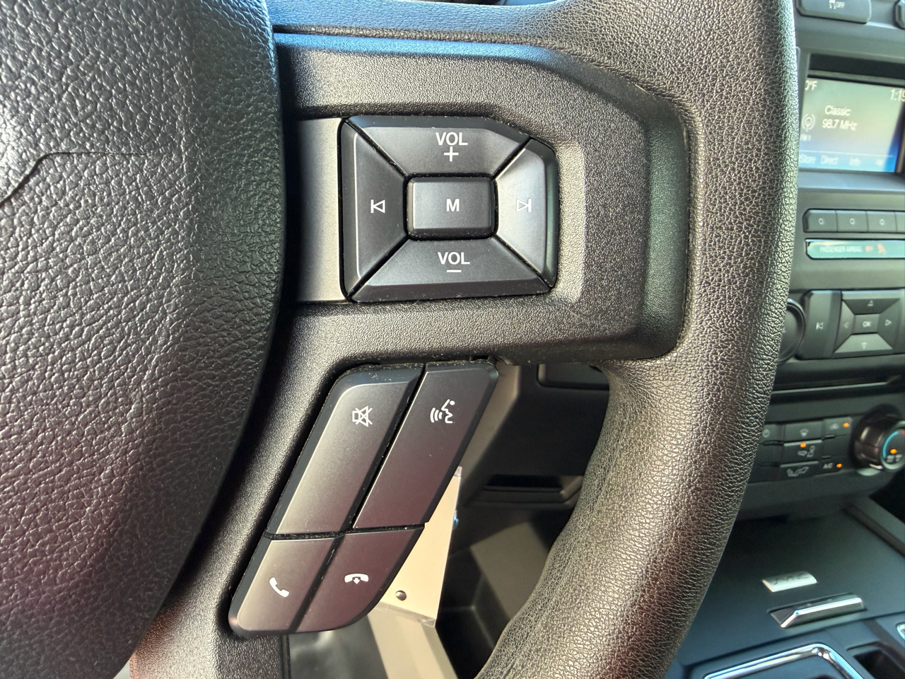 Ford F-150 4WD SuperCrew 150" XL 2015 Ford F-150 4WD SuperCrew 150" XL 2015