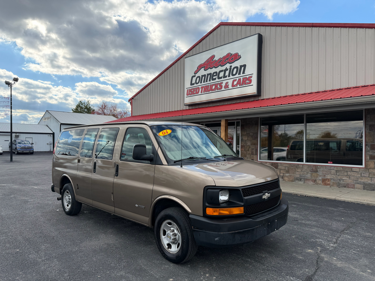 2004 Chevrolet Express Passenger 2500 135" WB RWD