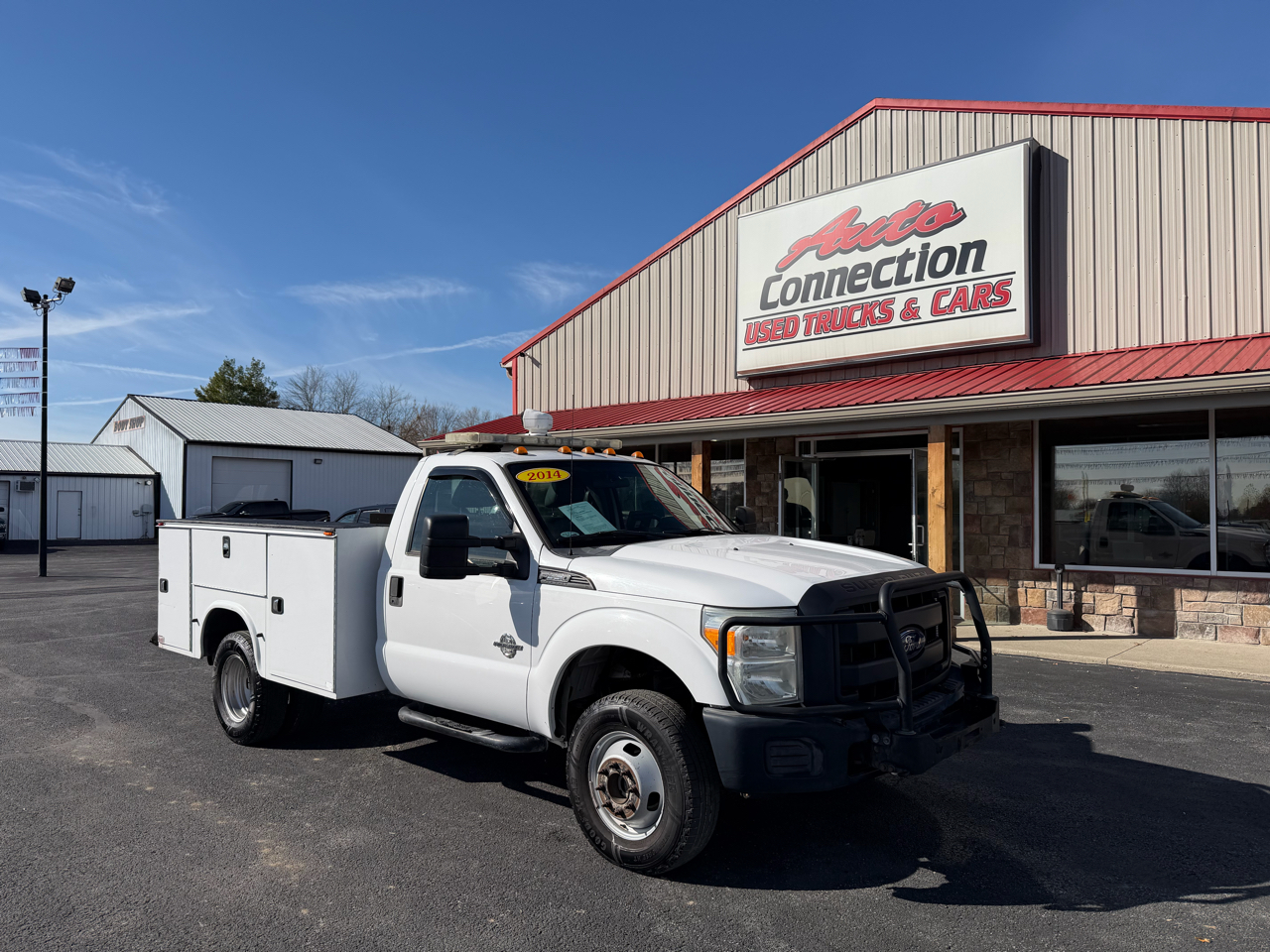 2014 Ford Super Duty F-350 DRW 4WD Reg Cab 141" WB 60" CA XLT