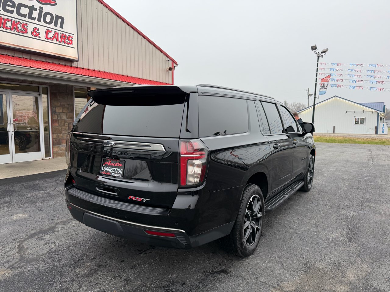 2022 Chevrolet Suburban RST photo 3