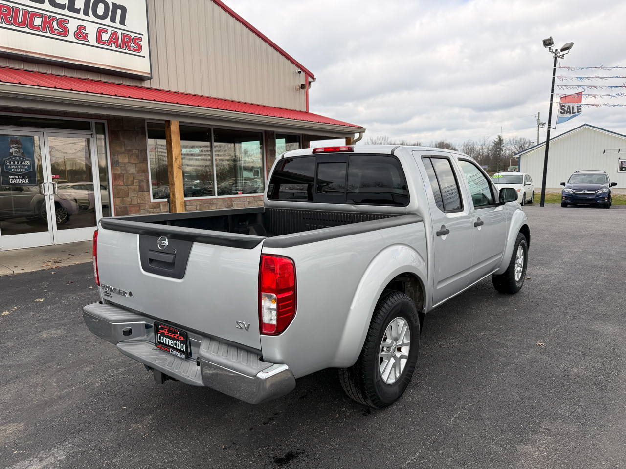 2014 Nissan Frontier Desert Runner photo 2