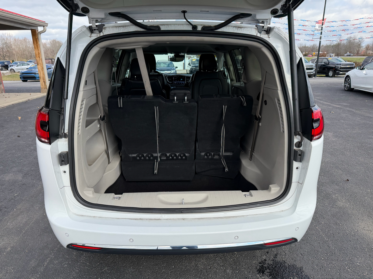 2022 Chrysler Pacifica Touring L photo 4