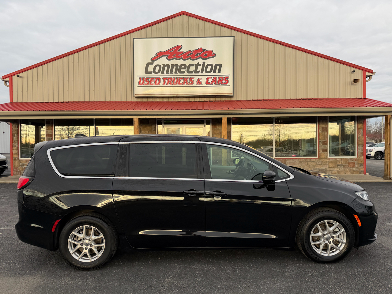 Chrysler Pacifica Touring L FWD 2024