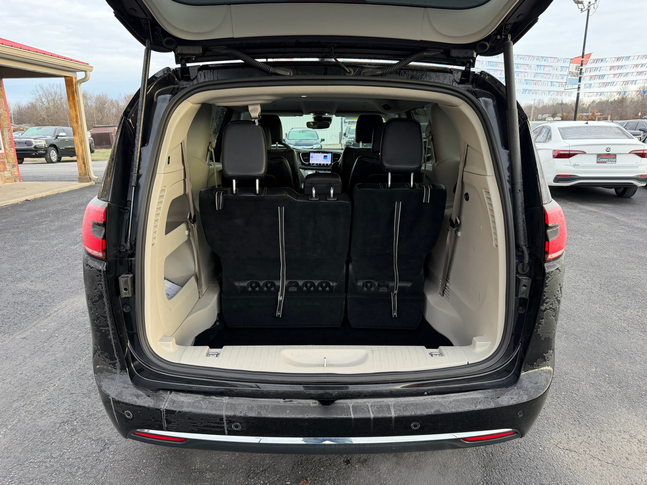 Chrysler Pacifica Touring L FWD 2024