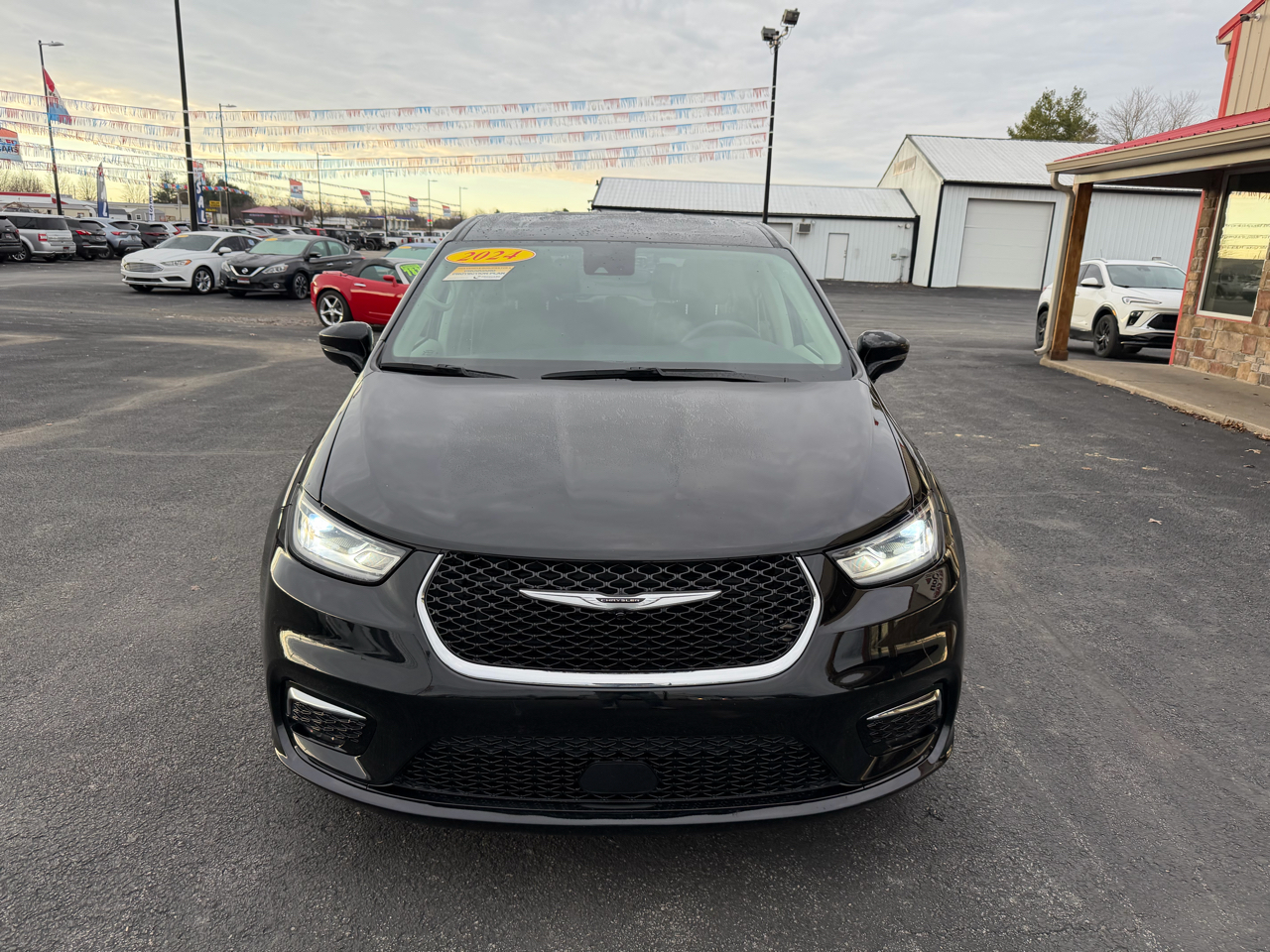 Chrysler Pacifica Touring L FWD 2024