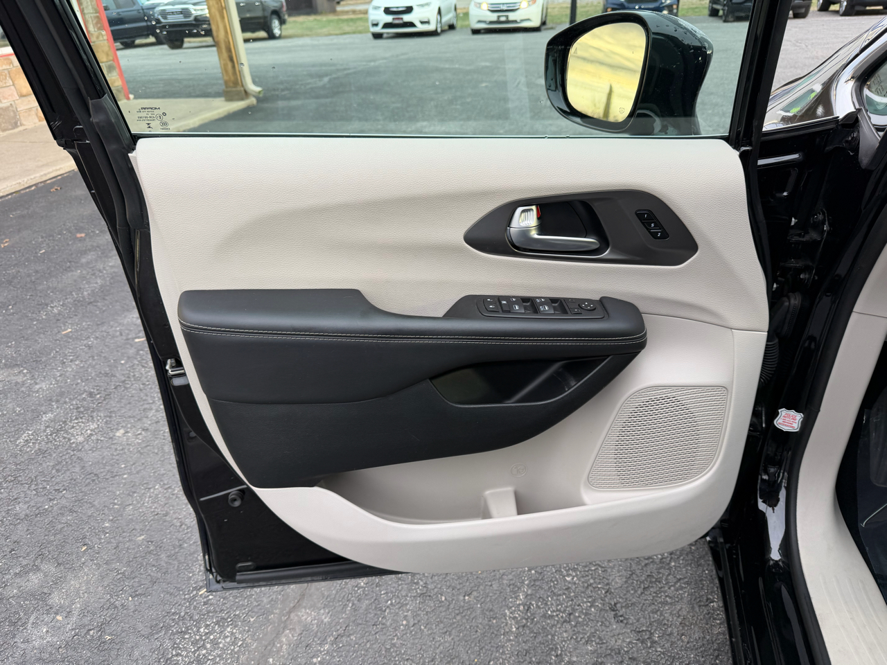 Chrysler Pacifica Touring L FWD 2024