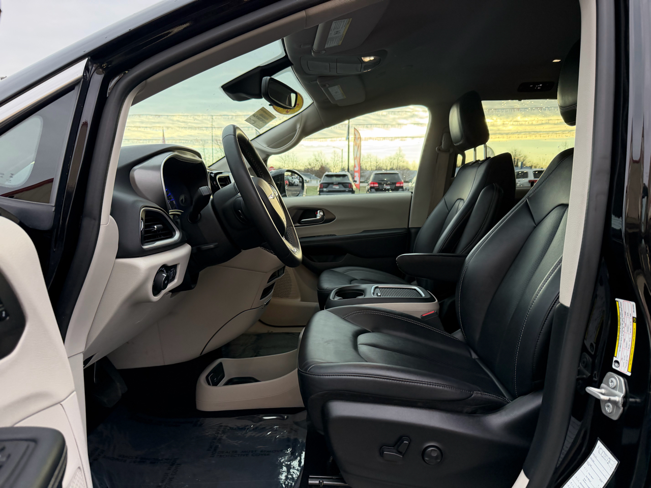 Chrysler Pacifica Touring L FWD 2024