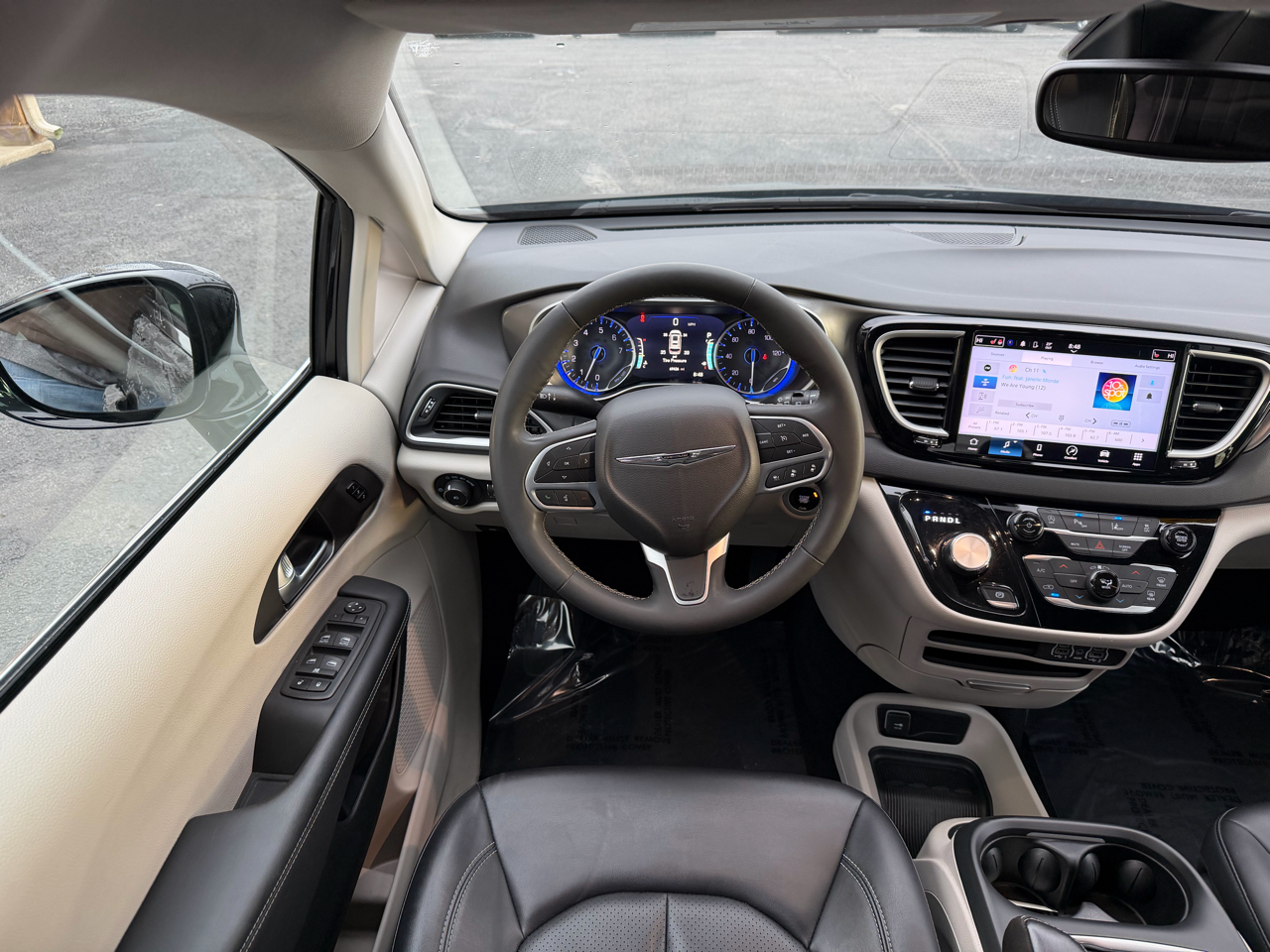 Chrysler Pacifica Touring L FWD 2024