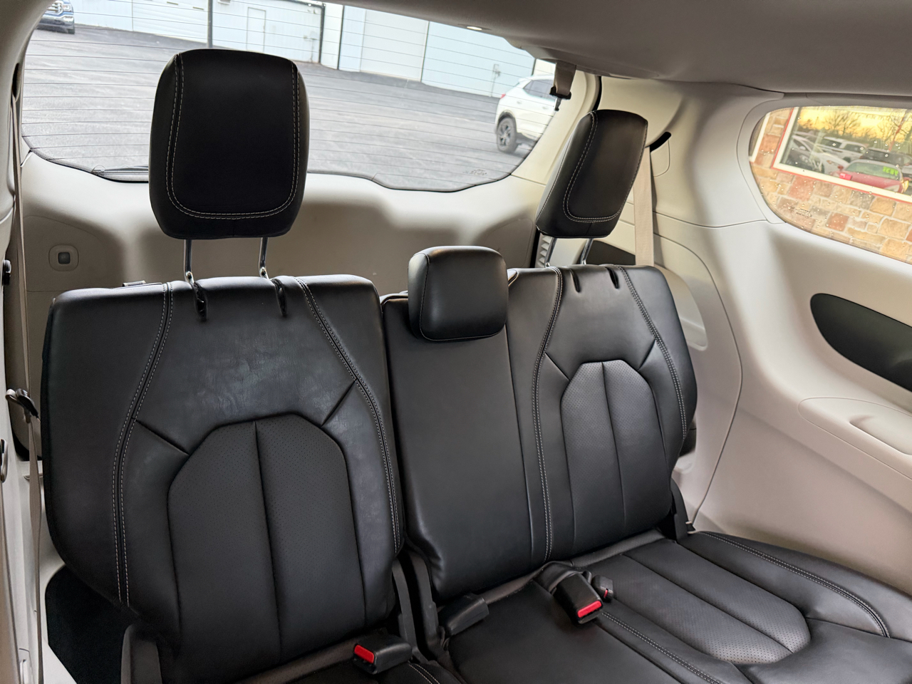 Chrysler Pacifica Touring L FWD 2024