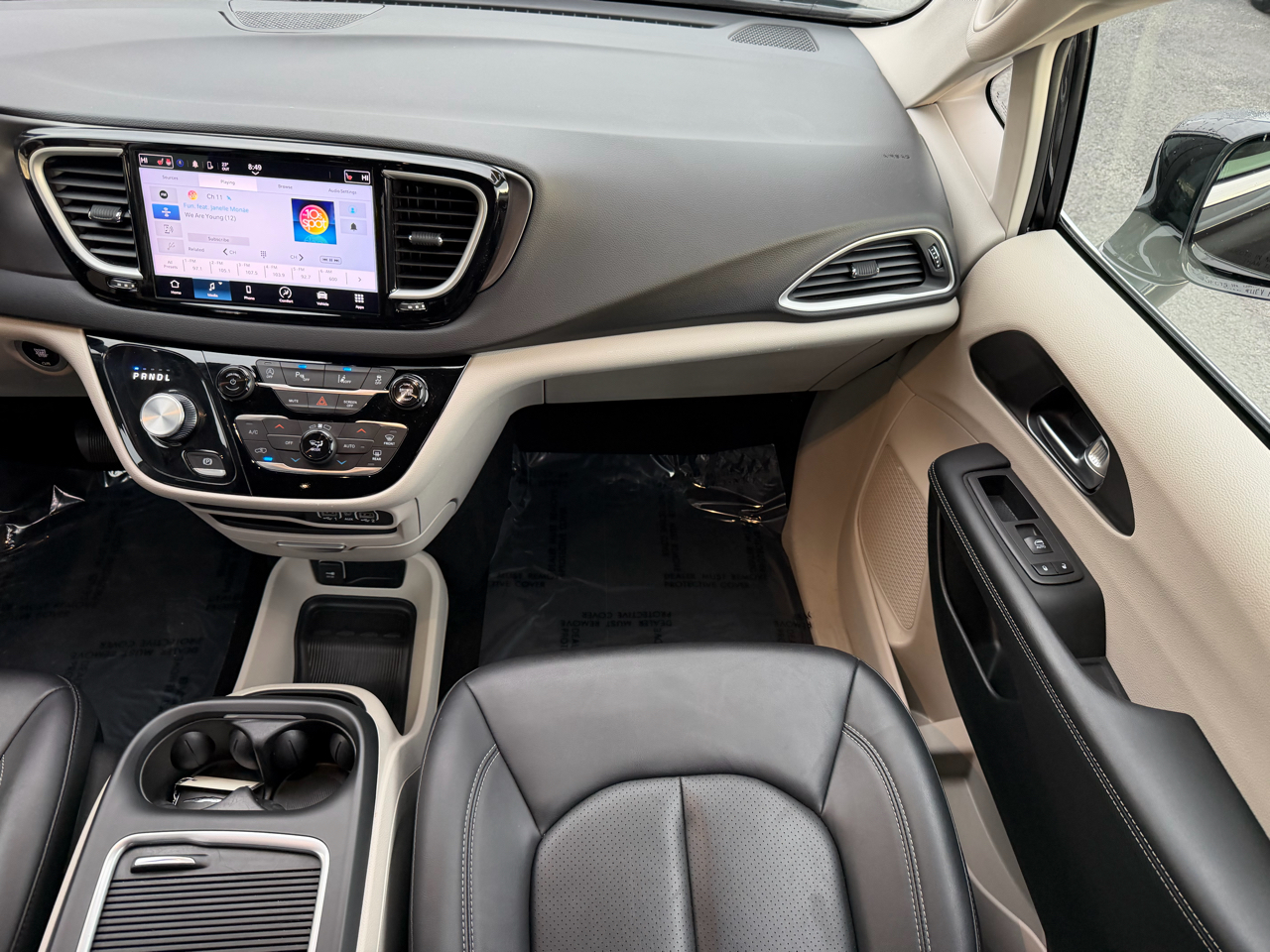 Chrysler Pacifica Touring L FWD 2024