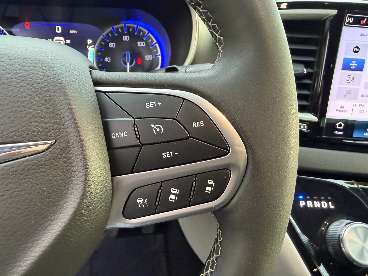 Chrysler Pacifica Touring L FWD 2024