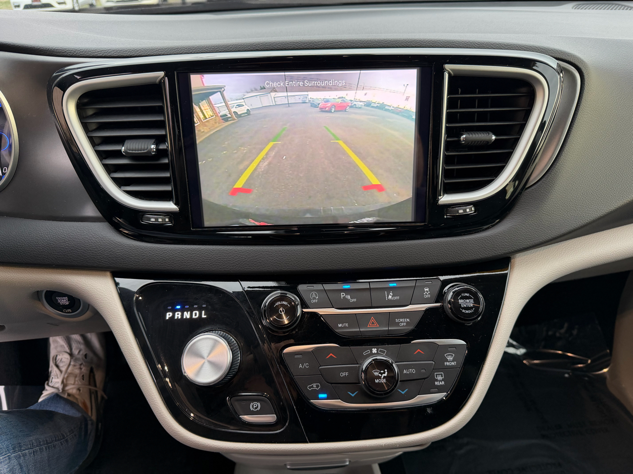 Chrysler Pacifica Touring L FWD 2024