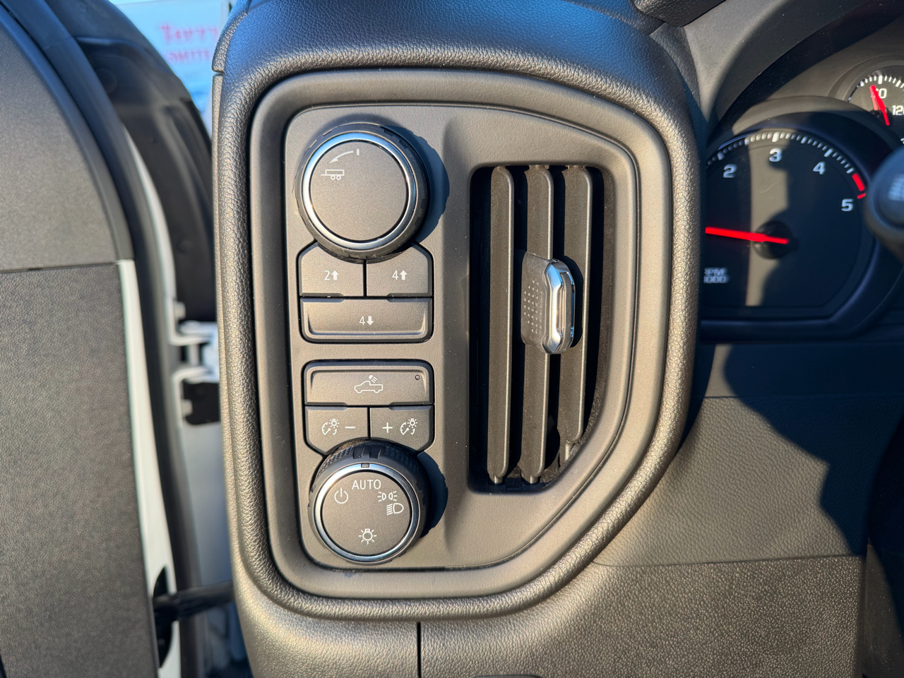 Chevrolet Silverado 3500HD 4WD Crew Cab 172" Work Truck 2024