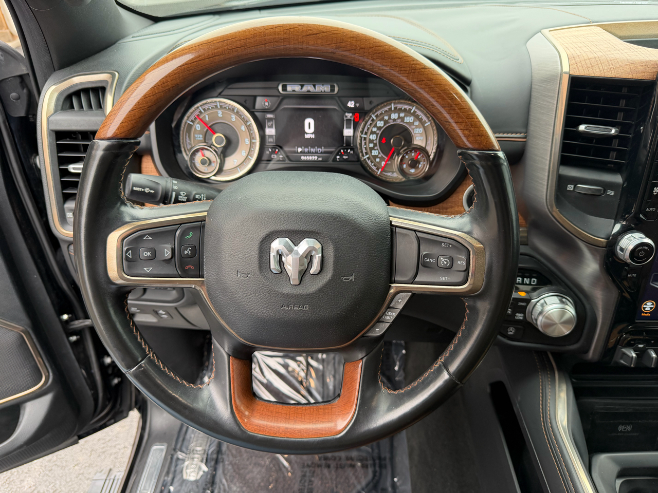 RAM 1500 Longhorn 4x4 Crew Cab 5'7" Box 2021