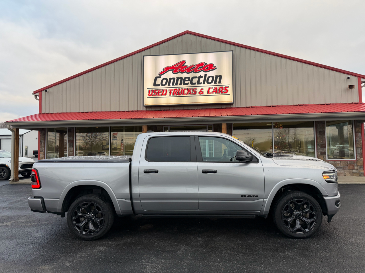 RAM 1500 Limited 4x4 Crew Cab 5'7" Box 2024