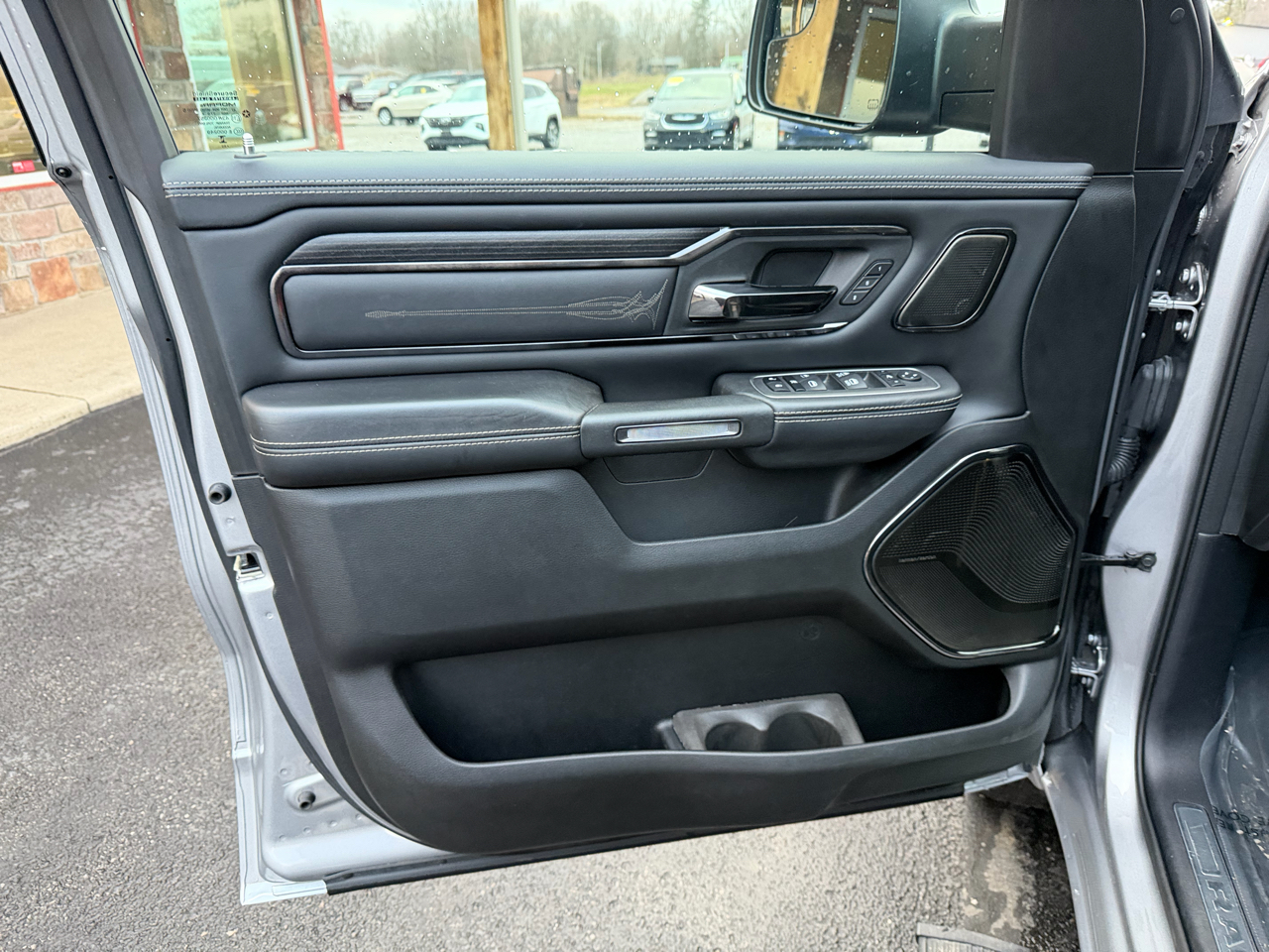 RAM 1500 Limited 4x4 Crew Cab 5'7" Box 2024