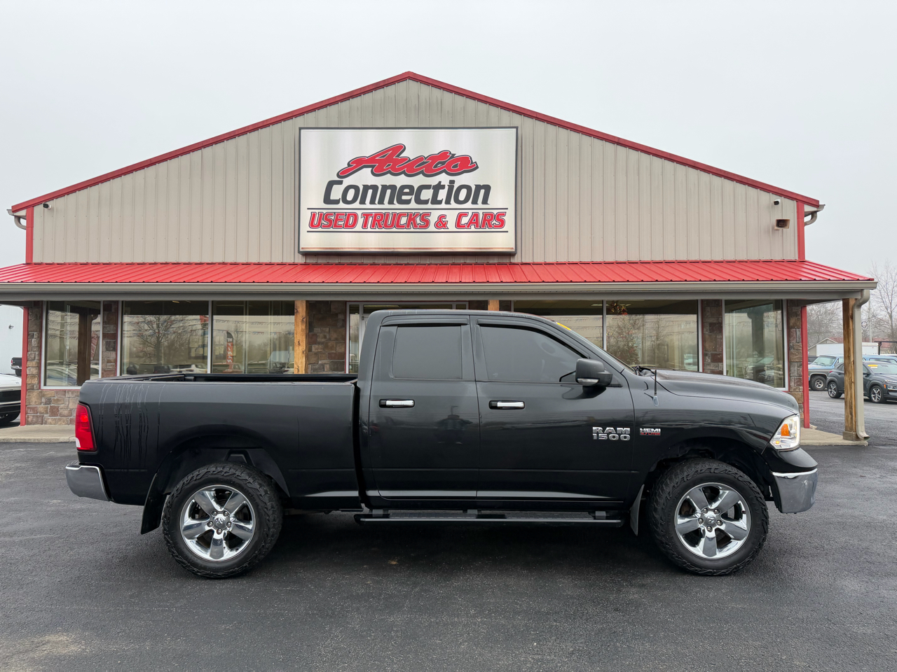 RAM 1500 Big Horn 4x4 Quad Cab 6'4" Box 2017