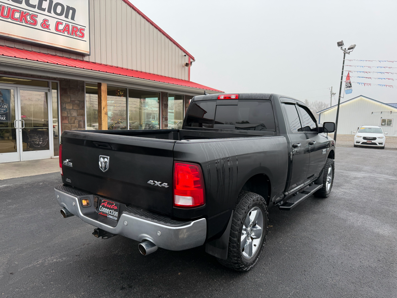 RAM 1500 Big Horn 4x4 Quad Cab 6'4" Box 2017