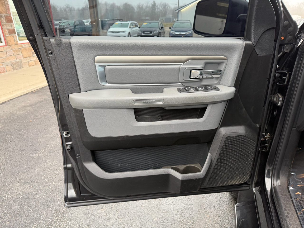 RAM 1500 Big Horn 4x4 Quad Cab 6'4" Box 2017