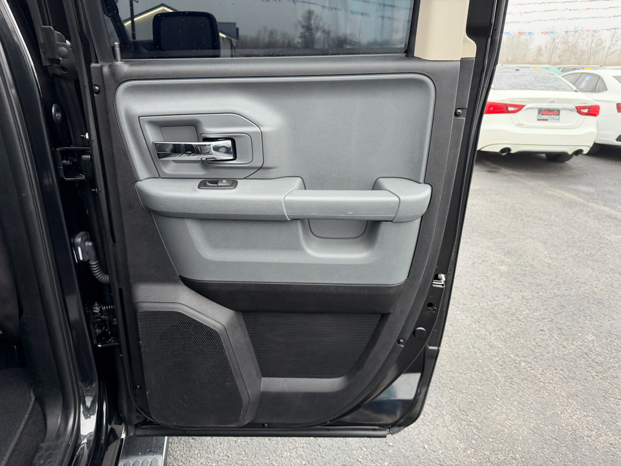 RAM 1500 Big Horn 4x4 Quad Cab 6'4" Box 2017