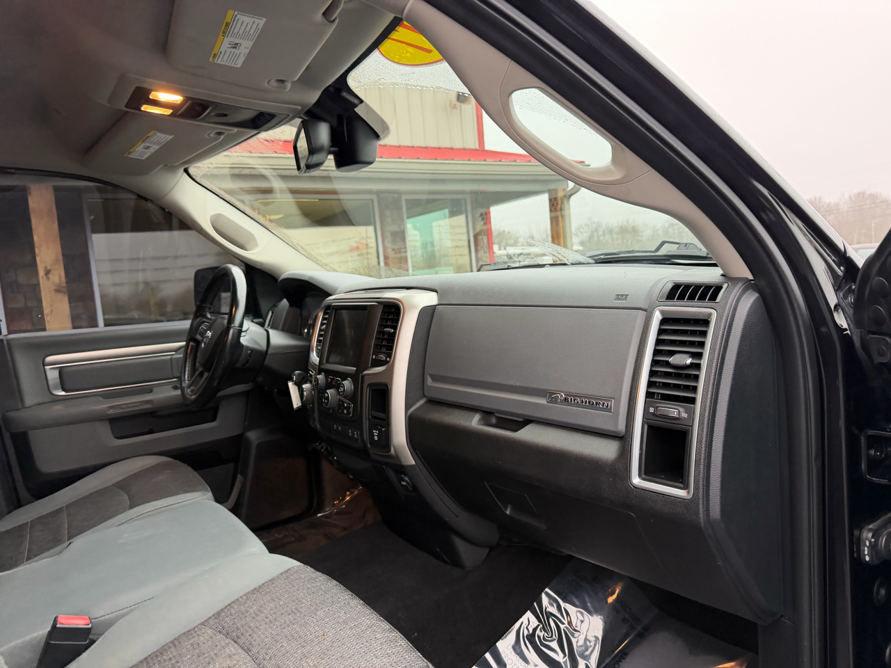 RAM 1500 Big Horn 4x4 Quad Cab 6'4" Box 2017