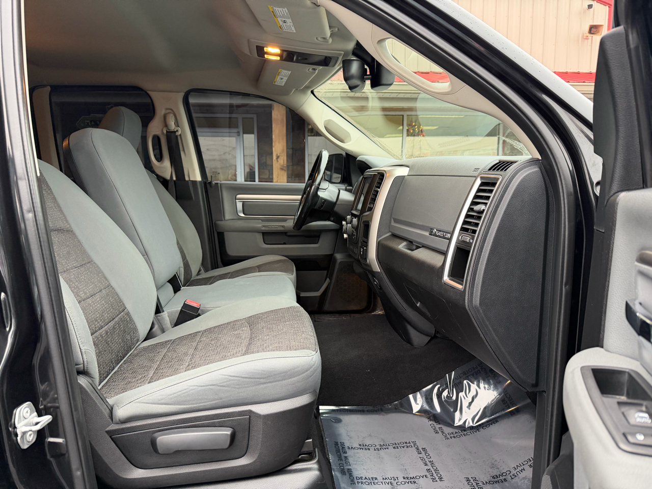 RAM 1500 Big Horn 4x4 Quad Cab 6'4" Box 2017